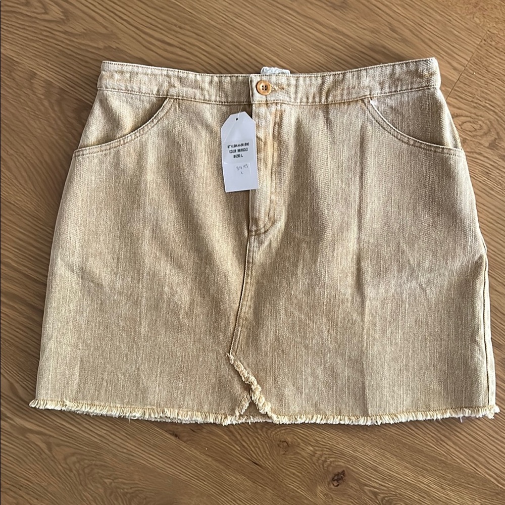 Chic Tan Frayed Hem Skirt